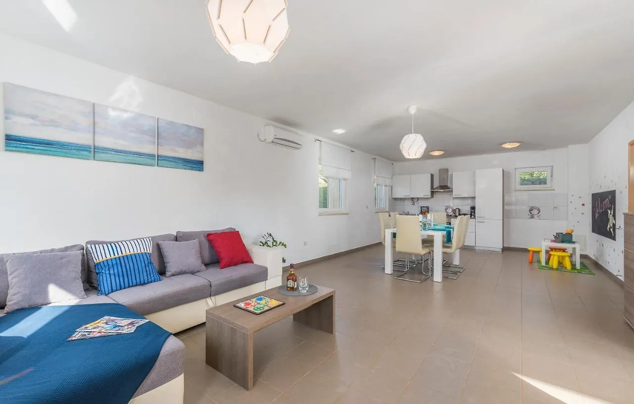 Villa Marilu Trget