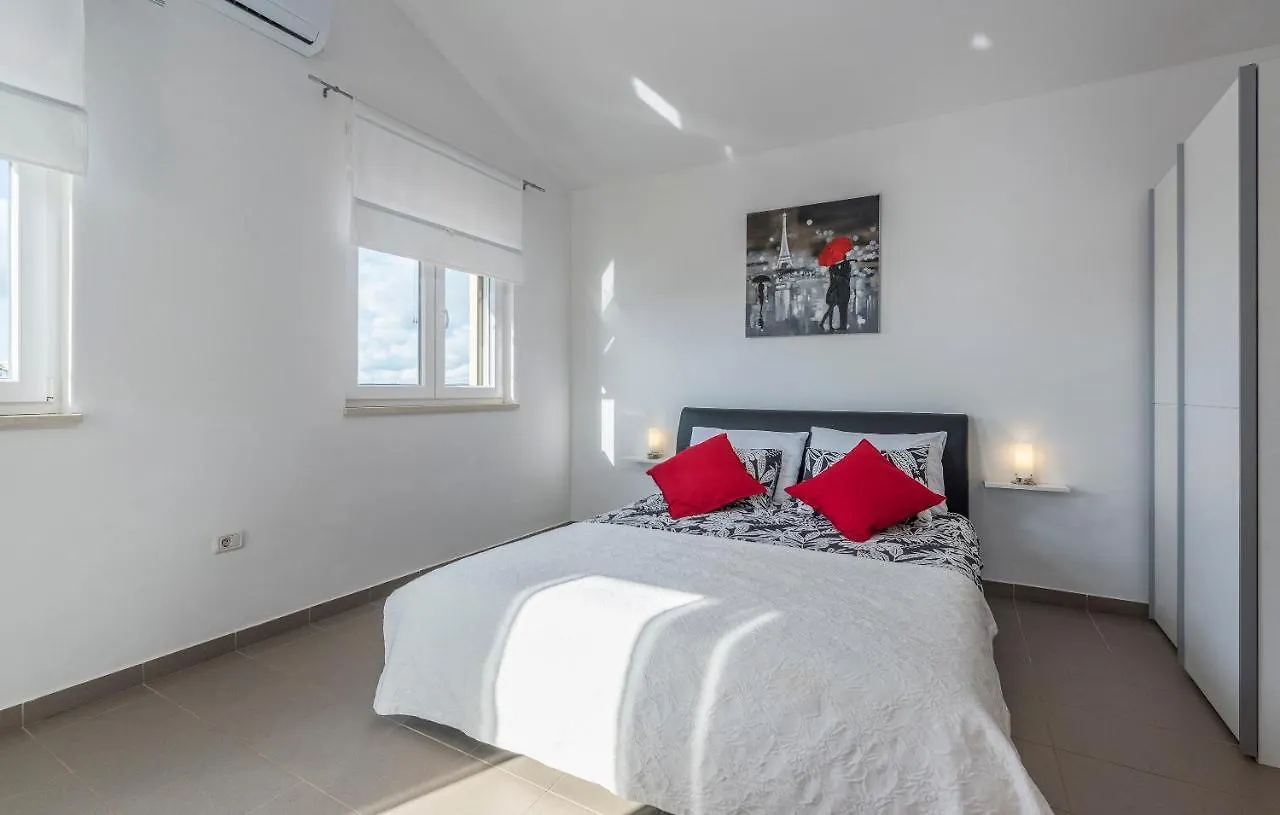 Villa Marilu Trget